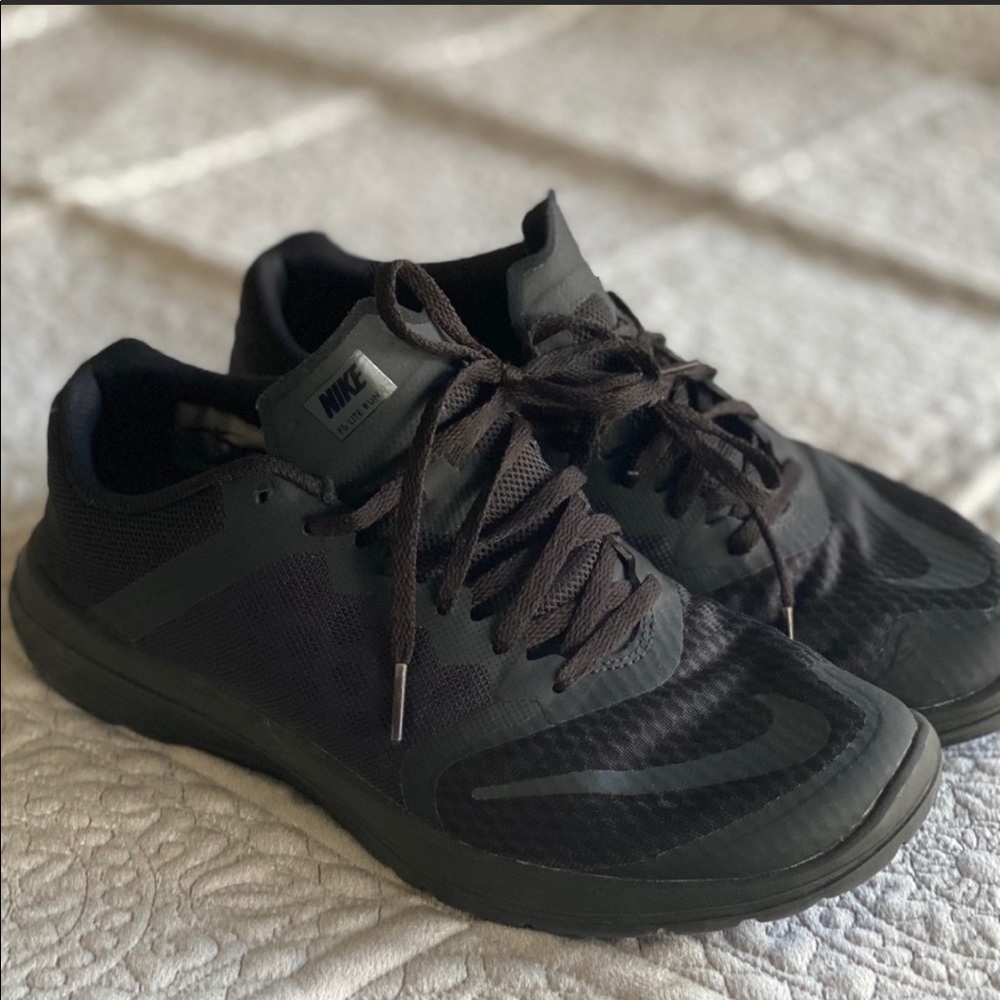 NIKE FS LITE RUN 3